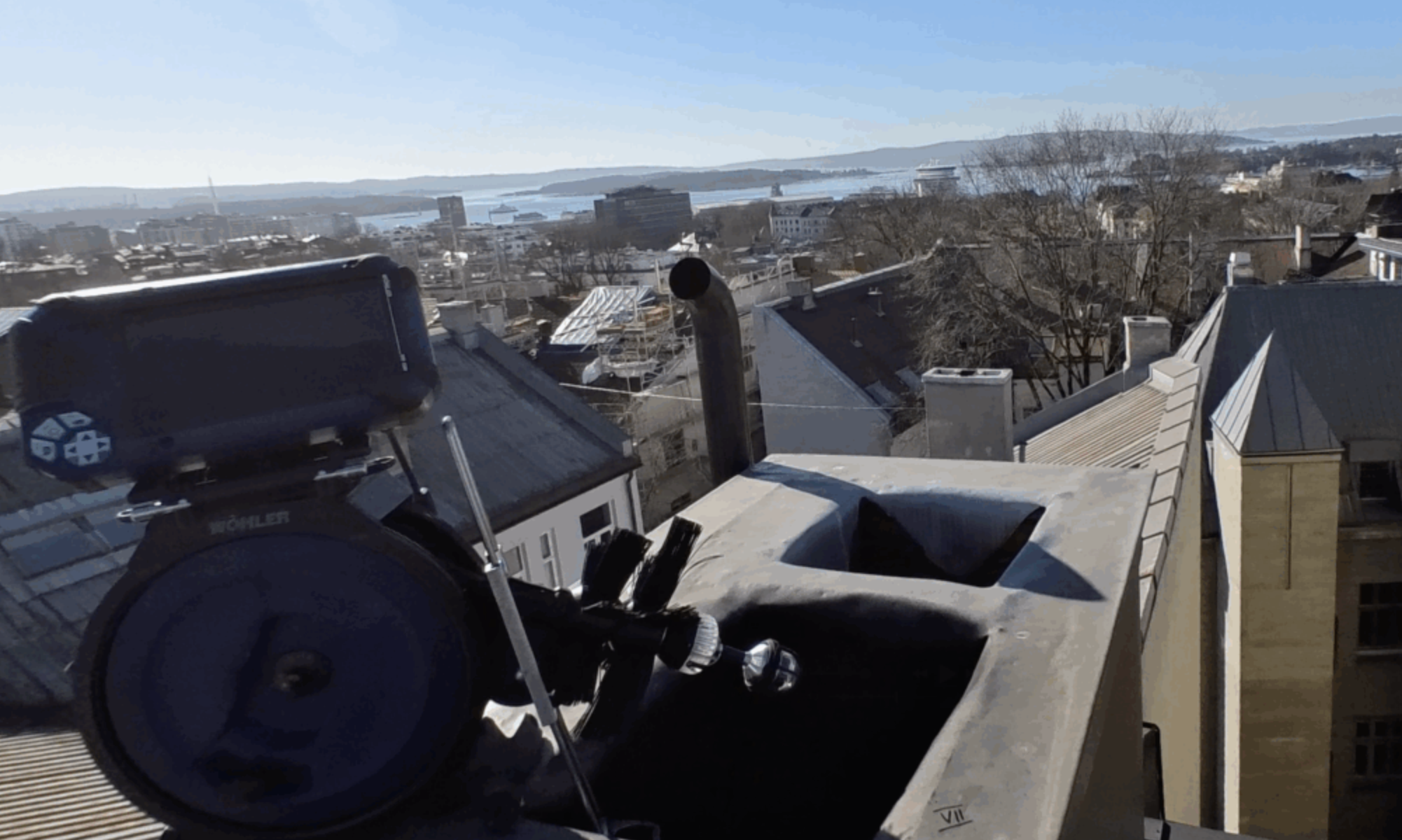 Videokontroll i arbeid på tak i Oslo